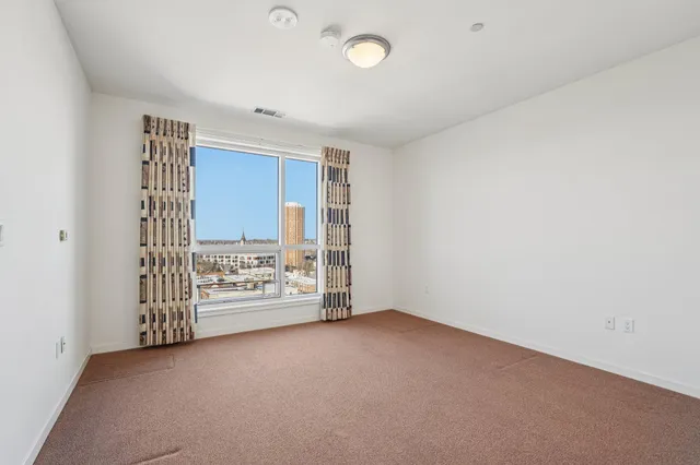 $749,000 | 1522 North Prospect Avenue, Unit 902, Milwaukee, WI 53202