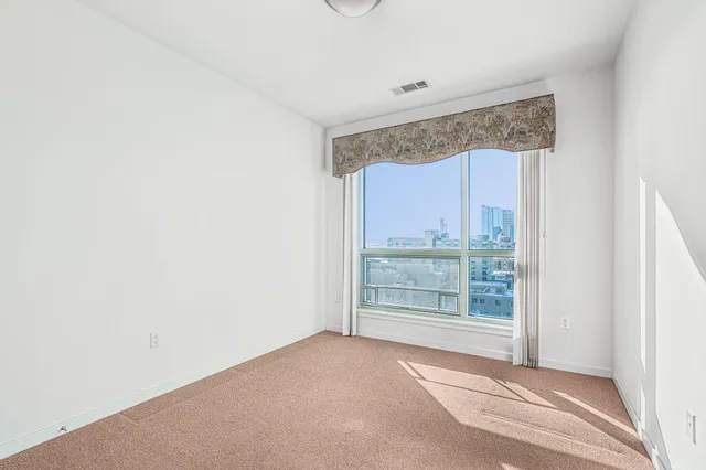 $749,000 | 1522 North Prospect Avenue, Unit 902, Milwaukee, WI 53202