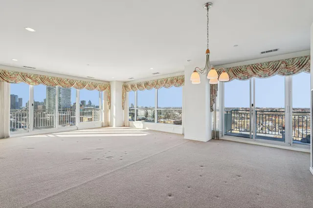 $749,000 | 1522 North Prospect Avenue, Unit 902, Milwaukee, WI 53202