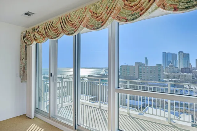 $749,000 | 1522 North Prospect Avenue, Unit 902, Milwaukee, WI 53202