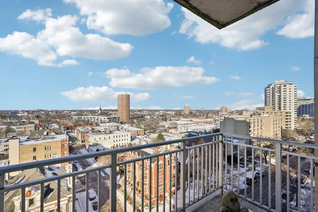 $749,000 | 1522 North Prospect Avenue, Unit 902, Milwaukee, WI 53202