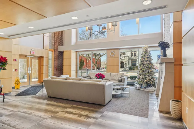 $749,000 | 1522 North Prospect Avenue, Unit 902, Milwaukee, WI 53202