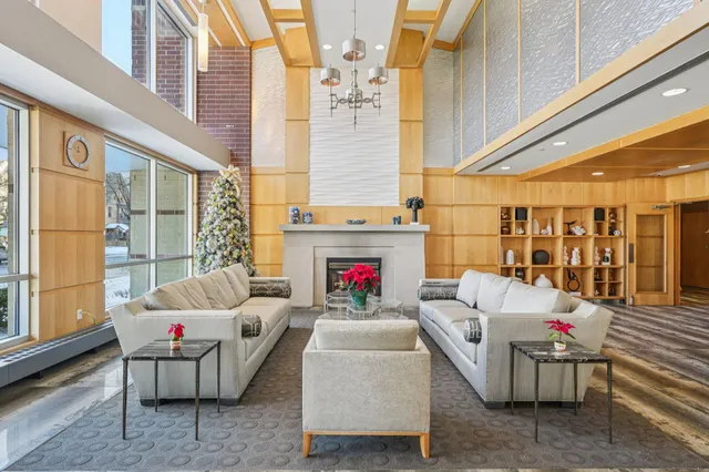 $749,000 | 1522 North Prospect Avenue, Unit 902, Milwaukee, WI 53202