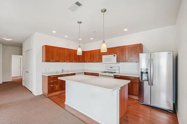 $749,000 | 1522 North Prospect Avenue, Unit 902, Milwaukee, WI 53202