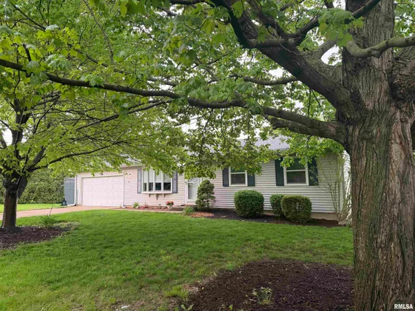 $179,900 | 1005 East Brookview Lane, Peoria, IL 61615