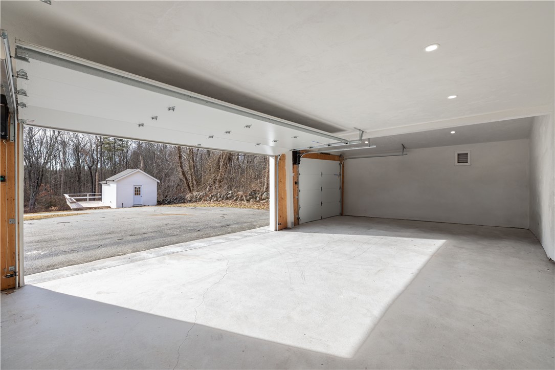 311 Hope Road Cranston, RI 02921 - Photo 6 of 33