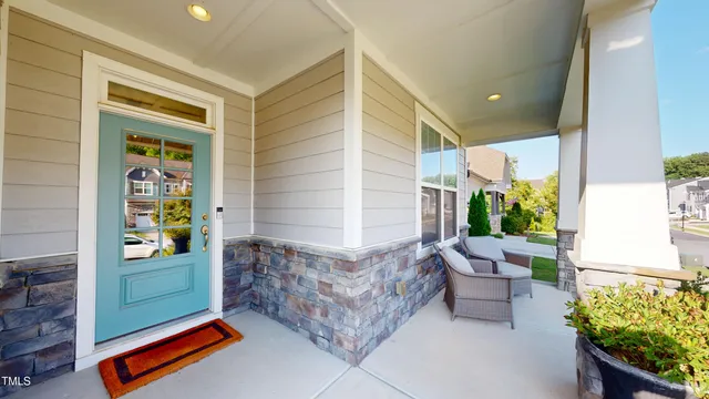 a picture of a rug with a white wall and a painting