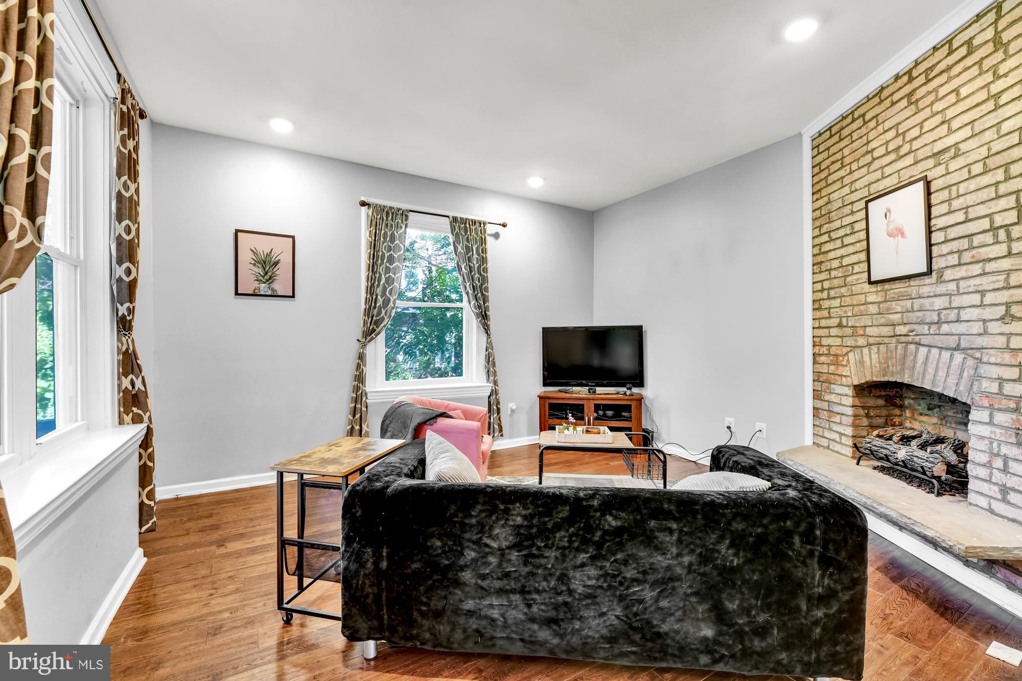 2607 Talbot Road Baltimore, MD 21216 - Photo 6 of 37 Living Room