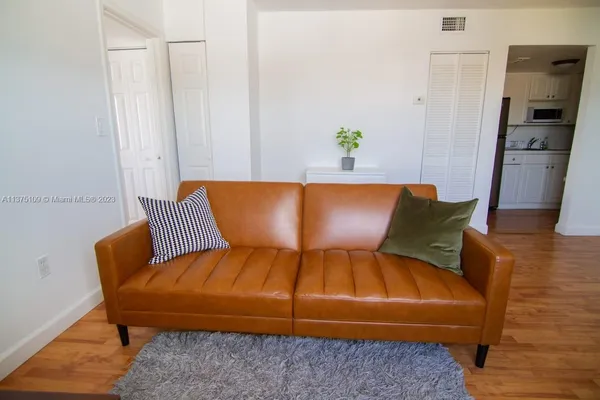 $2,500 | 753 Michigan Avenue, Unit 3D, Miami Beach, FL 33139