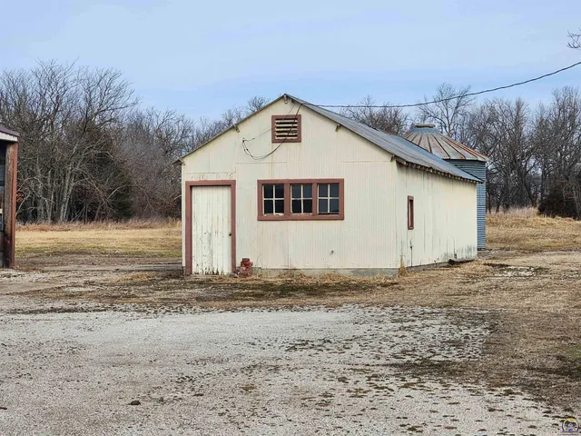 $375,000 | 763 Rd T, Hartford, KS 66854