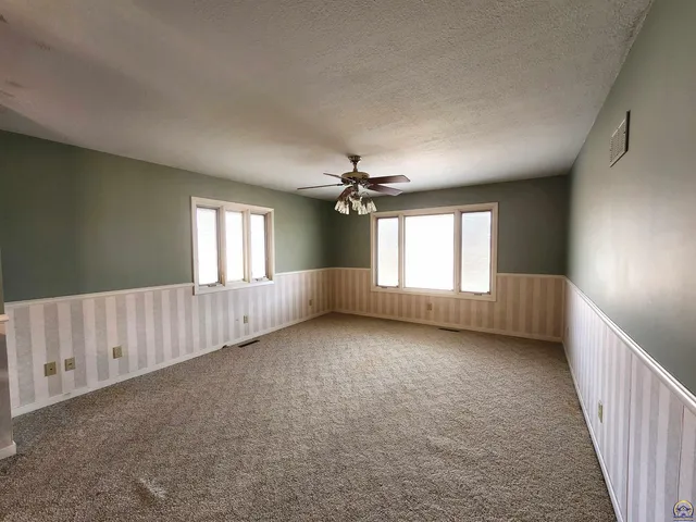 $375,000 | 763 Rd T, Hartford, KS 66854