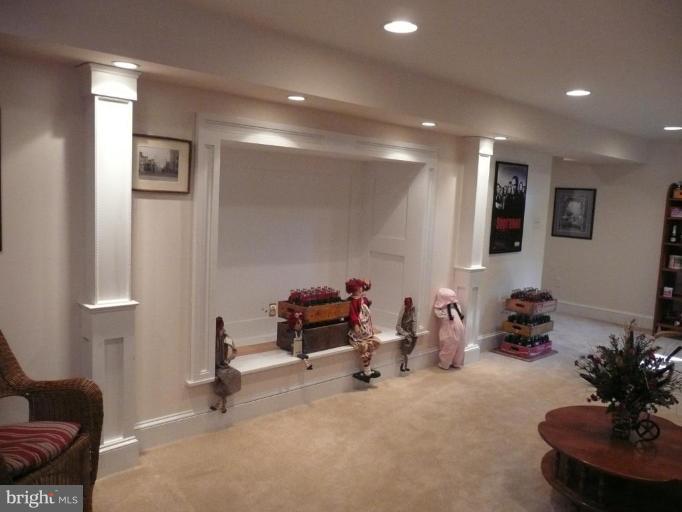 3205 Breckenridge Way Riva, MD 21140 - Photo 24 of 30 a living room with furniture and a potted plant
