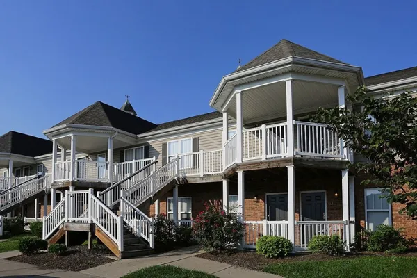 $899 | 3800 Falcon Crest Drive, Louisville, KY 40219