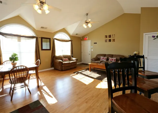 $872 | 3800 Falcon Crest Drive, Other, KY 40219