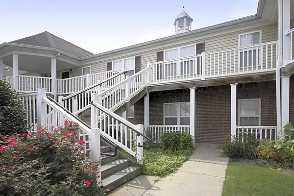 $899 | 3800 Falcon Crest Drive, Louisville, KY 40219