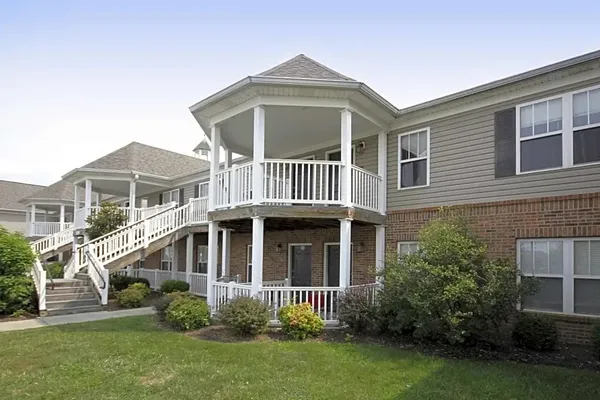 $899 | 3800 Falcon Crest Drive, Louisville, KY 40219