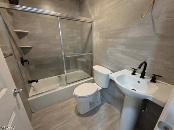 $3,200 | 260 Trenton Avenue, Paterson, NJ 07503