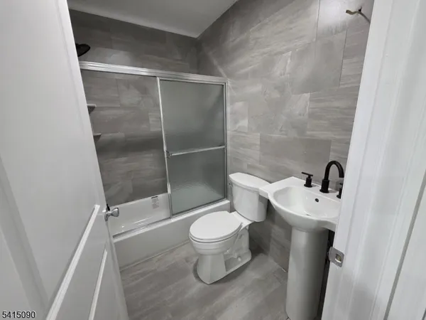 $3,200 | 260 Trenton Avenue, Paterson, NJ 07503