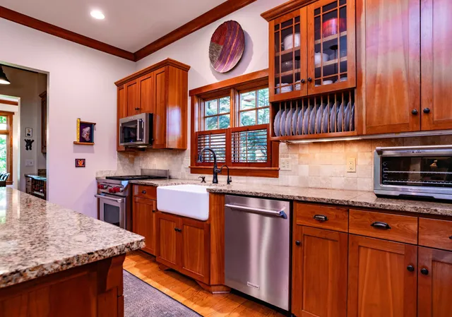 $1,600,000 | 582 Summit Avenue, St. Paul, MN 55102