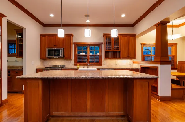 $1,600,000 | 582 Summit Avenue, St. Paul, MN 55102