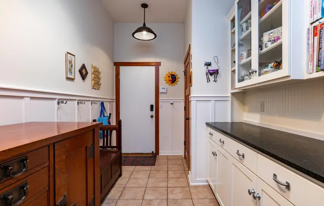 $1,600,000 | 582 Summit Avenue, St. Paul, MN 55102