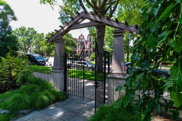 $1,600,000 | 582 Summit Avenue, St. Paul, MN 55102