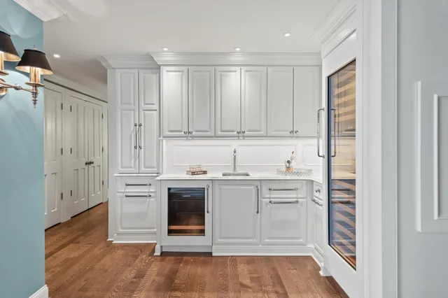 $1,295,000 | 929 North Astor Street, Unit 2706/2708, Milwaukee, WI 53202