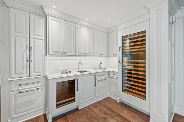 $1,295,000 | 929 North Astor Street, Unit 2706/2708, Milwaukee, WI 53202