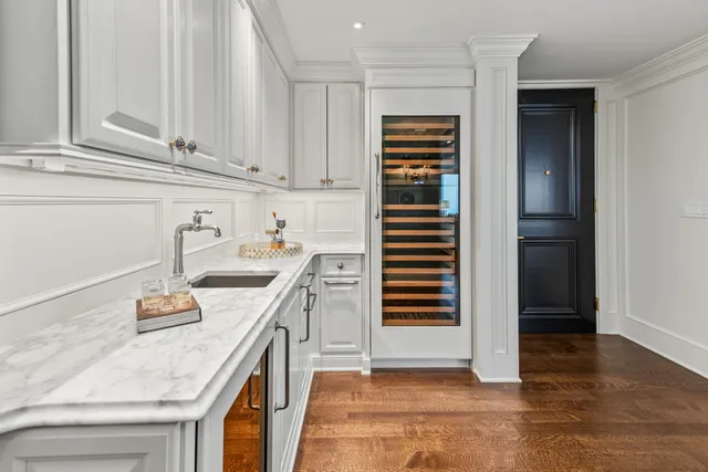 $1,295,000 | 929 North Astor Street, Unit 2706/2708, Milwaukee, WI 53202