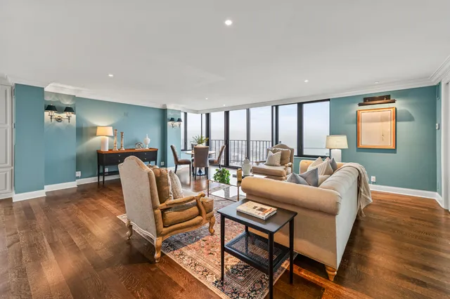 $1,295,000 | 929 North Astor Street, Unit 2706/2708, Milwaukee, WI 53202