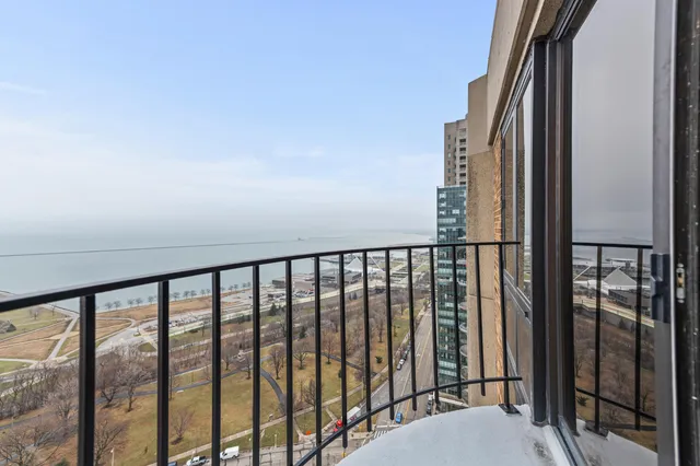 $1,295,000 | 929 North Astor Street, Unit 2706/2708, Milwaukee, WI 53202