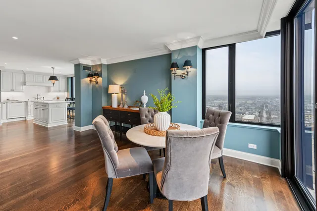 $1,295,000 | 929 North Astor Street, Unit 2706/2708, Milwaukee, WI 53202