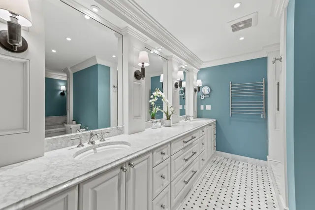 $1,295,000 | 929 North Astor Street, Unit 2706/2708, Milwaukee, WI 53202