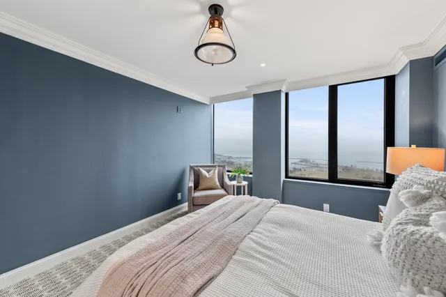 $1,295,000 | 929 North Astor Street, Unit 2706/2708, Milwaukee, WI 53202