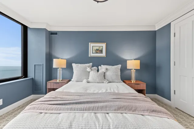 $1,295,000 | 929 North Astor Street, Unit 2706/2708, Milwaukee, WI 53202