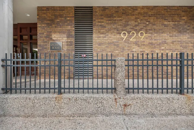 $1,295,000 | 929 North Astor Street, Unit 2706/2708, Milwaukee, WI 53202