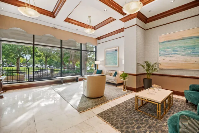 $1,295,000 | 929 North Astor Street, Unit 2706/2708, Milwaukee, WI 53202