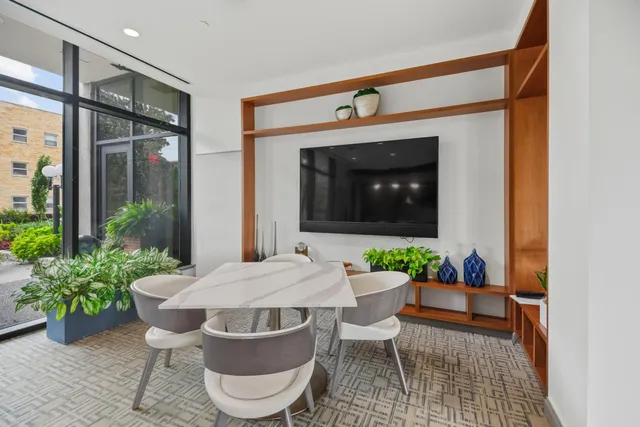 $1,295,000 | 929 North Astor Street, Unit 2706/2708, Milwaukee, WI 53202