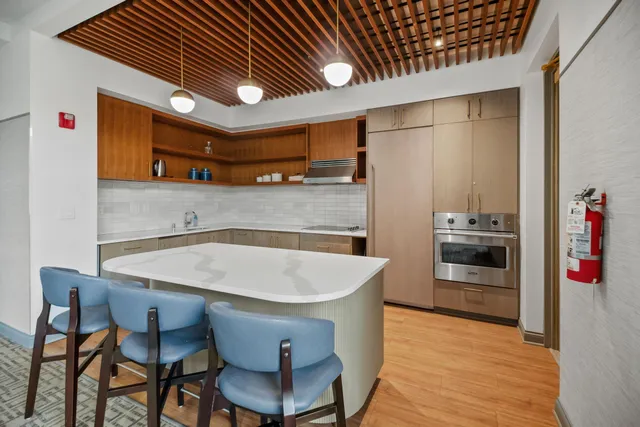 $1,295,000 | 929 North Astor Street, Unit 2706/2708, Milwaukee, WI 53202