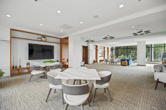 $1,295,000 | 929 North Astor Street, Unit 2706/2708, Milwaukee, WI 53202