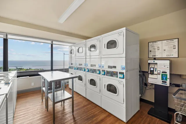 $1,295,000 | 929 North Astor Street, Unit 2706/2708, Milwaukee, WI 53202