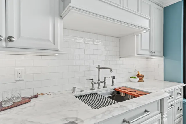 $1,295,000 | 929 North Astor Street, Unit 2706/2708, Milwaukee, WI 53202