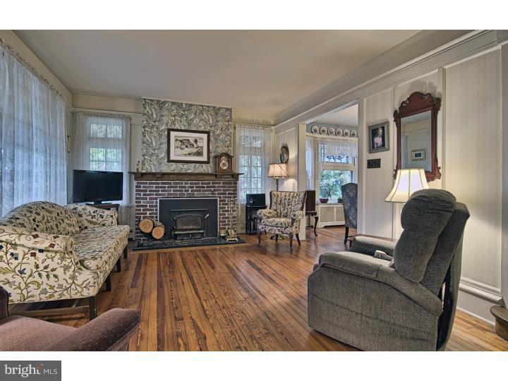 136 4th Street Shillington, PA 19607 - Photo 3 of 18 Living Room