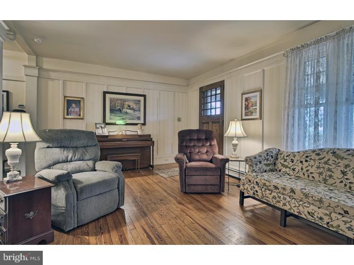 136 4th Street Shillington, PA 19607 - Photo 4 of 18 Living Room