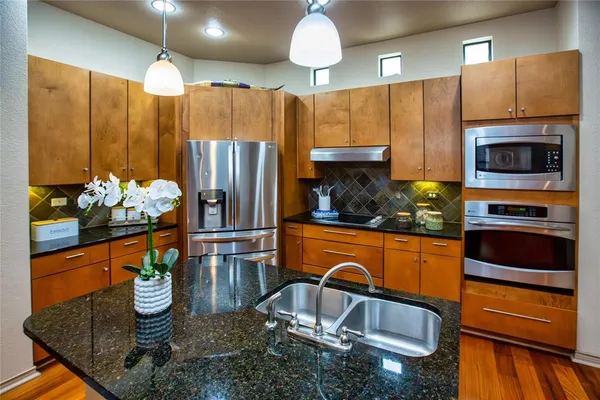 $489,900 | 1201 Beaconsfield Lane, Unit 108, Arlington, TX 76011