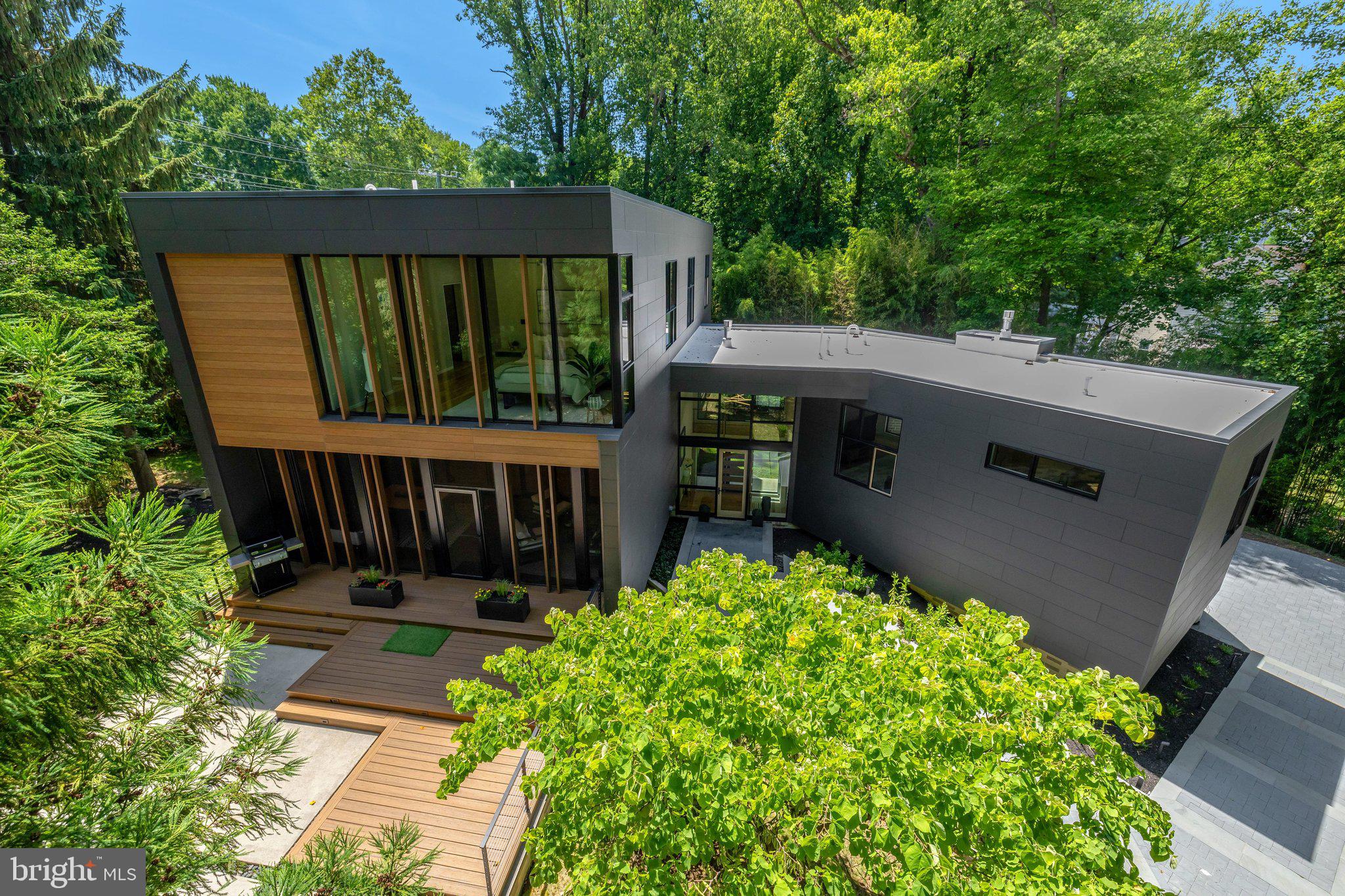 7815 Old Falls Road McLean, VA 22102 - Photo 16 of 129