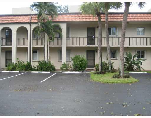 906 Southwest 9th St Circle, Unit 202 Boca Raton, FL 33486 - Photo 1 of 16 Primary Photo