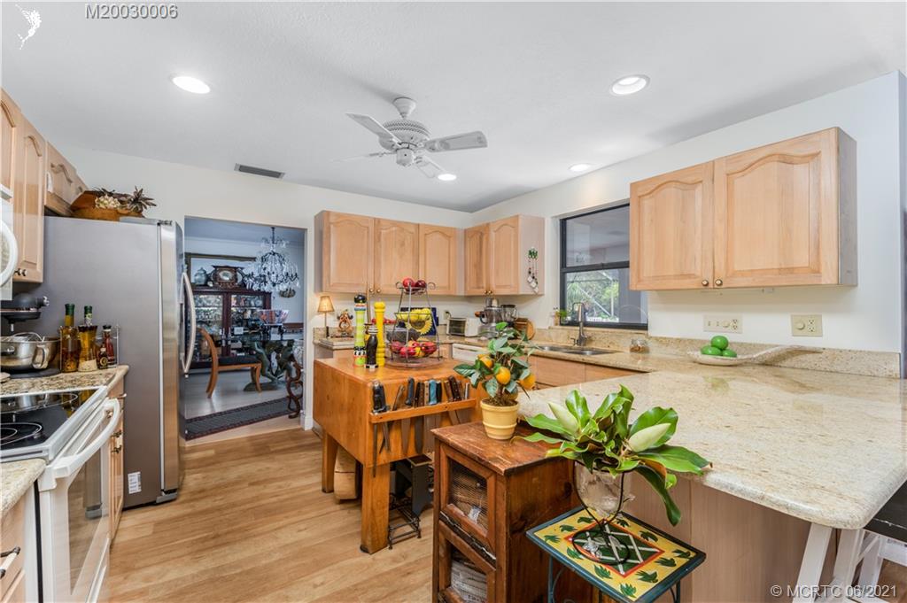 44 Rio Vista Drive Stuart, FL 34996 - Photo 12 of 36 Kitchen