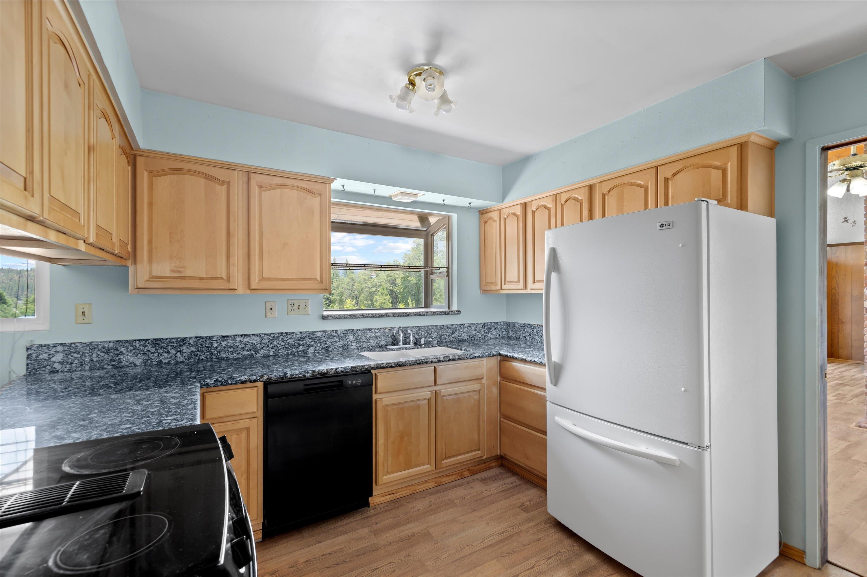 355 Stephan Way Quincy, CA 95971 - Photo 4 of 39