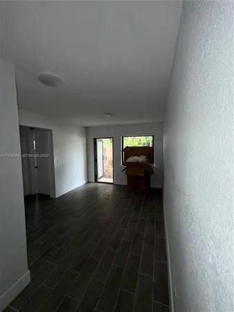 a view of empty room with window